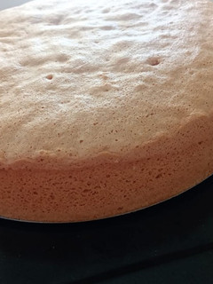 Una foto de Bizcochuelo esponjoso de Vainilla 😋👌