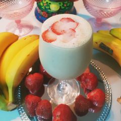 A picture of Banana Strawberry with vanilla ice cream Delight.