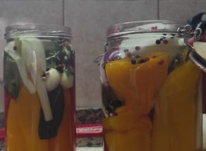 Una foto de Ajíes en conserva con vinagre