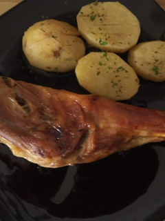 Una foto de Paletillas de Cabrito Asadas