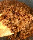 Thịt bằm xào khô với sả