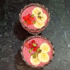 A picture of Oats strawberry pudding (overnight oats).