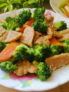 肉片炒花椰菜 的食譜成品照片