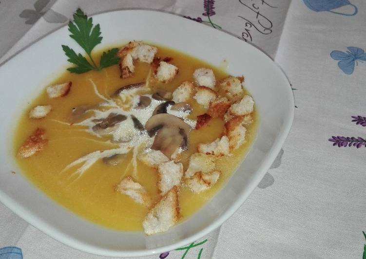 Vellutata di zucca con porcini