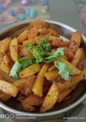 બટાકા ચિપ્સ નું શાક(bataka chips nu saak recipe in Gujarati) રેસીપી મુખ્ય ફોટો