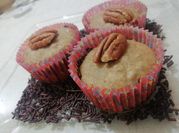 Una foto de muffins integrales de plátano