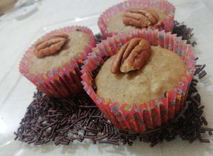 Una foto de Muffins de plátano con nuez