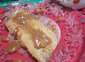 Una foto de Tamal de piña con lechera