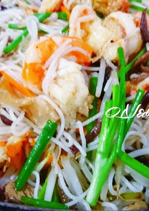 Hình của món Bún gạo xào tôm thịt.