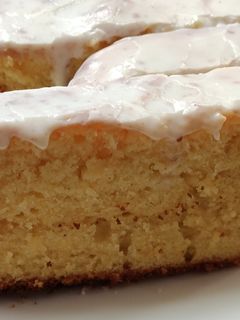 Una foto de Budín cuatro cuartos de vainilla con glaseado
