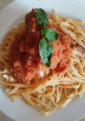 Una foto de Fetuccini en salsa boloñesa con pollo