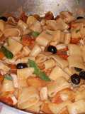 Calamarata con spada datterino giallo olive capperi e menta