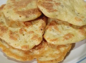 Una foto de Pancitos planos de queso keto low carb