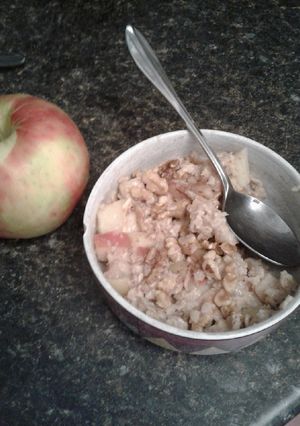 A picture of Apple Cinnamon Oatmeal.