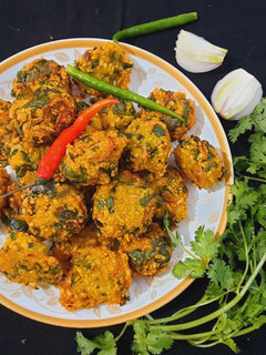 A picture of Moong Dal Pakoda.