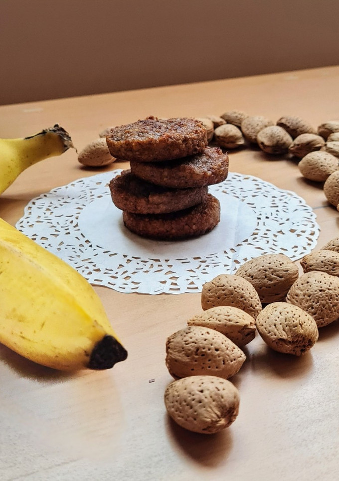Una foto de Galletas de banana y almendras 🌱 sin azúcares agregados ni edulcorantes 🌱 veggie 🌱 sin gluten 🌱