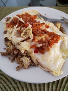 Una foto de Lasagna de carne, jamón, queso y espinaca