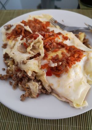 Una foto de Lasagna de carne, jamón, queso y espinaca