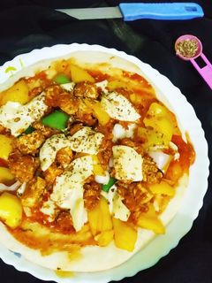 ভেজ পনির টিক্কা পিৎজা (Veg paneer tikka pizza recipe in Bengali) রেসিপির প্রধান ছবি