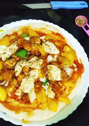 ভেজ পনির টিক্কা পিৎজা (Veg paneer tikka pizza recipe in Bengali) রেসিপির প্রধান ছবি