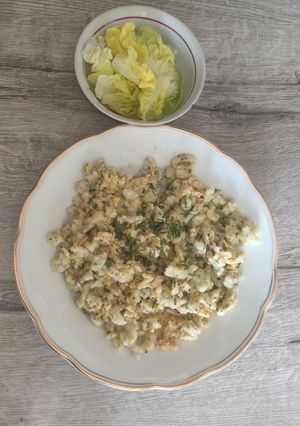 1944. Fűszeres tojásos nokedli salátával 😋 recept fotója
