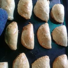 A picture of Pies with wors.