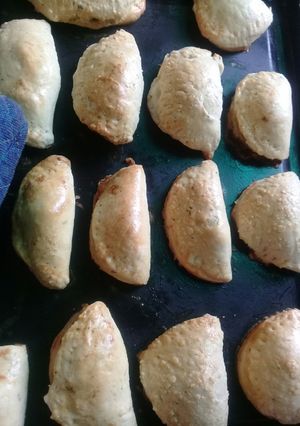 A picture of Pies with wors.