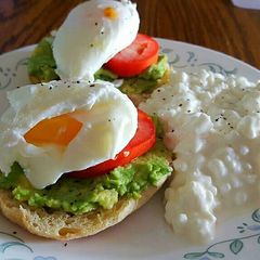 A picture of Poached Eggs with Avocado.