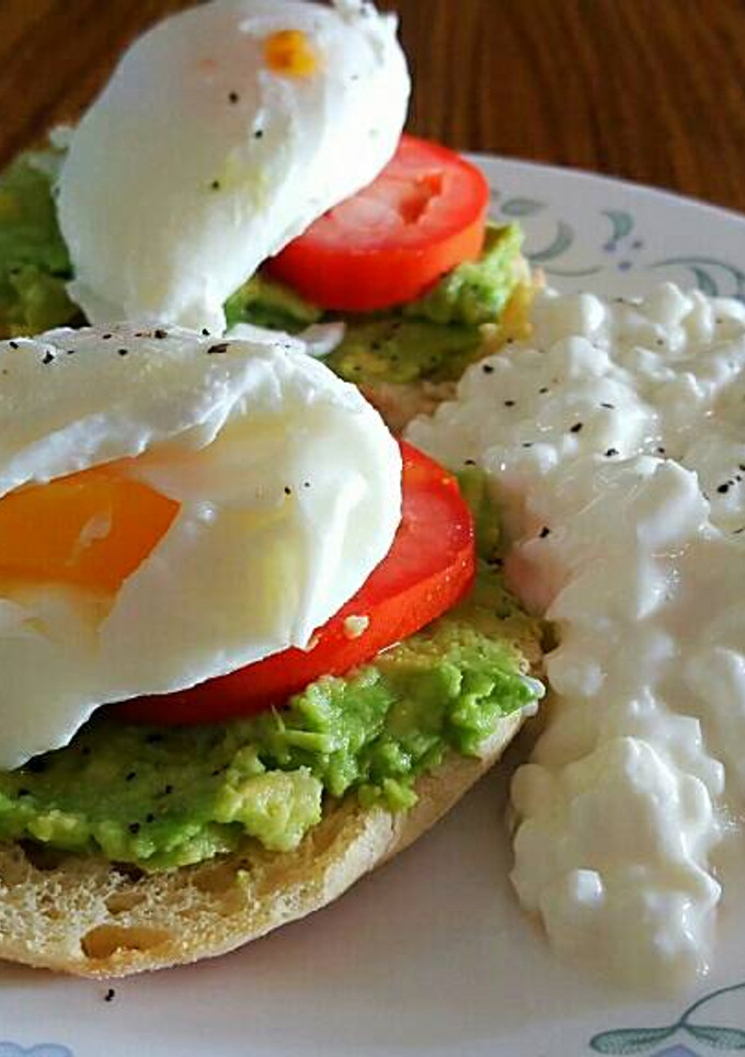 A picture of Poached Eggs with Avocado.
