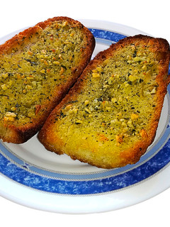 Una foto de Tostas de ajo y perejil