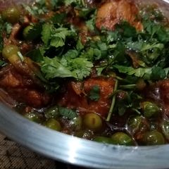 A picture of Matar gosht.