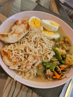 Una foto de Noodles estilo Ramen a mi manera