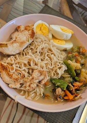 Una foto de Noodles estilo Ramen a mi manera