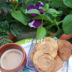 A picture of Crispy verki puri.