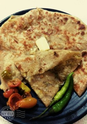 A picture of Chhole stuff paratha.