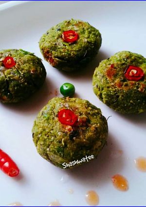 A picture of Makhana matar tikki.