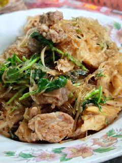 รูปของ ผัดกะเพราหน่อไม้ต้มใส่หมู