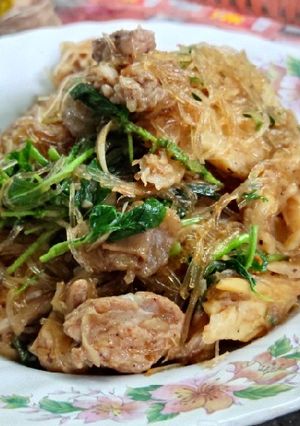 รูปของ ผัดกะเพราหน่อไม้ต้มใส่หมู