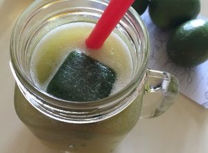 Una foto de Batido Piña, Pepino, Menta y Pasto de Trigo
