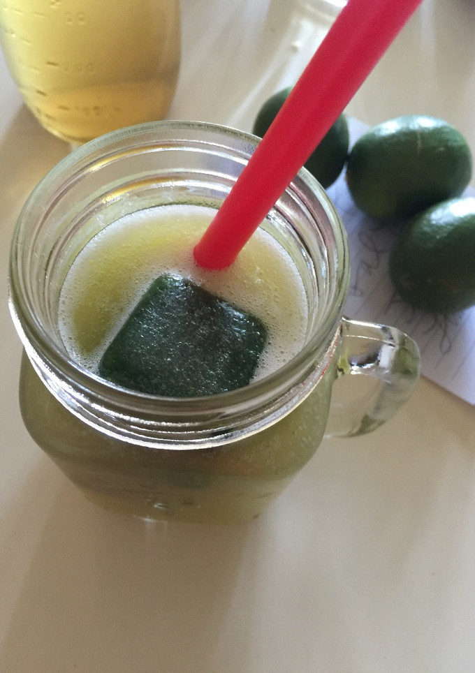 Una foto de Batido Piña, Pepino, Menta y Pasto de Trigo