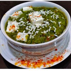 A picture of Restaurant Style Palak Paneer.