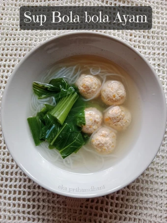 Cara Mudah Membikin Resep Sup Bola-bola Ayam yang Lezat Sekali Anti Ribet, Lezat