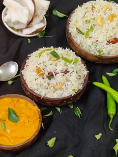 कोकोनट फ्राइड राइस (coconut fried rice recipe in hindi) रेसिपी मुख्य फोटो