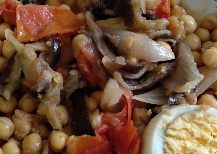 Ensalada tibia de garbanzos con verduras