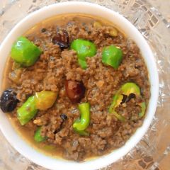 A picture of Beef Hari mirch qeemah.