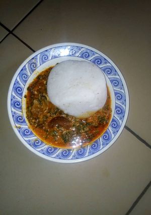 A picture of Tuwon masara with egusi soup.
