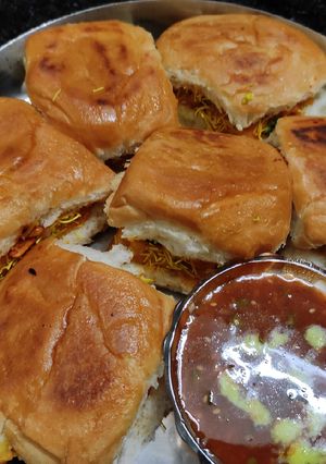 દાબેલી (Dabeli Recipe In Gujarati) રેસીપી મુખ્ય ફોટો
