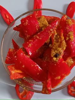 રાઈ વાળા લાલ મરચા (Rai Vala Lal Marcha Recipe In Gujarati) રેસીપી મુખ્ય ફોટો