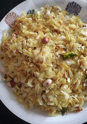 A picture of Poha chivda.