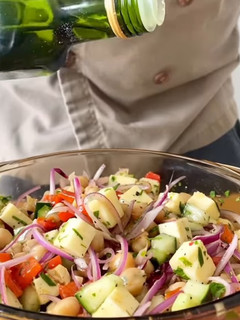 Una foto de Ensalada de garbanzos